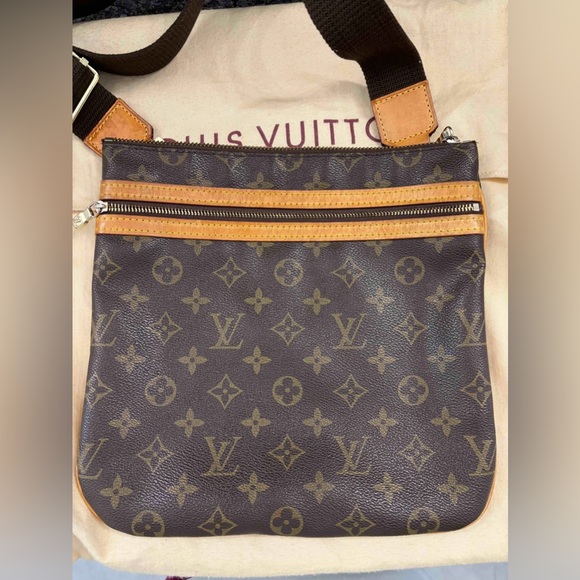 Authentic Louis Vuitton Monogram Canvas Pochette Bosphore Messenger Bag - Picture 1 of 8